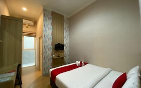 RedDoorz Syariah near Universitas Negeri Malang